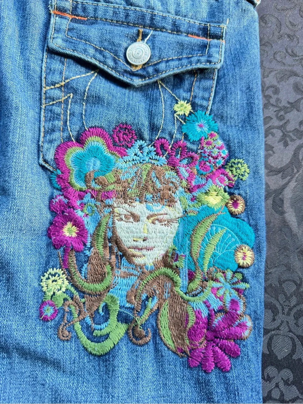 True Religion JOEY limited embroidered jeans
Size 29 inseam 33” - Picture 1 of 8